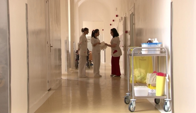 Cadru medical bătut de un bolnav psihic - infirmiere-1488207544.jpg