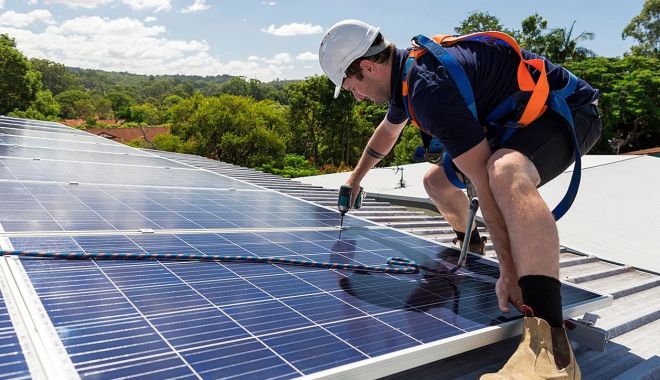 Bursă, energie solară, industrie. INFO economic - info-1678806974.jpg