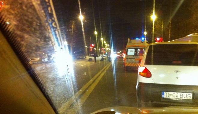 Accident rutier pe bulevardul Lăpușneanu, în această seară - infotrafic-1450383075.jpg