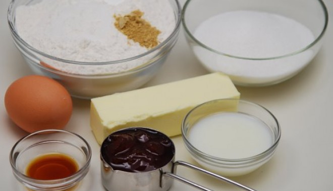 Secrete  culinare - ingredientsforbutteryjamcookies-1318886910.jpg