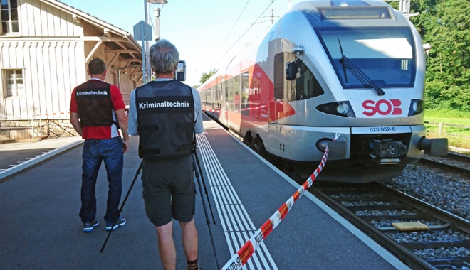Panică în Austria.  Mai mulți navetiști  au fost înjunghiați - injunghiatiintren-1471347314.jpg