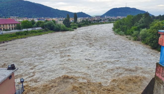 Pericol de inundații pe aproape toate râurile din țară: Două județe sub cod roșu de inundații, 27 sub cod portocaliu și 39 sub cod galben - inn-1592474671.jpg