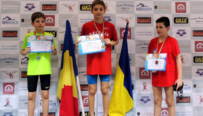 Vlad Rogoveanu, cinci medalii de aur la Cupa Brașovului - inot-1393270042.jpg