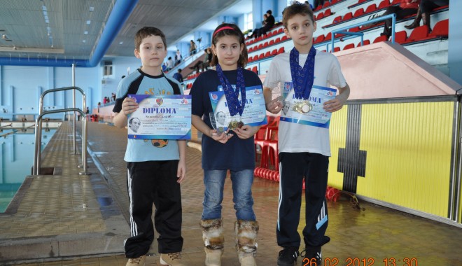 Natație / Medalii pentru Delphin Înot Club la Cupa 