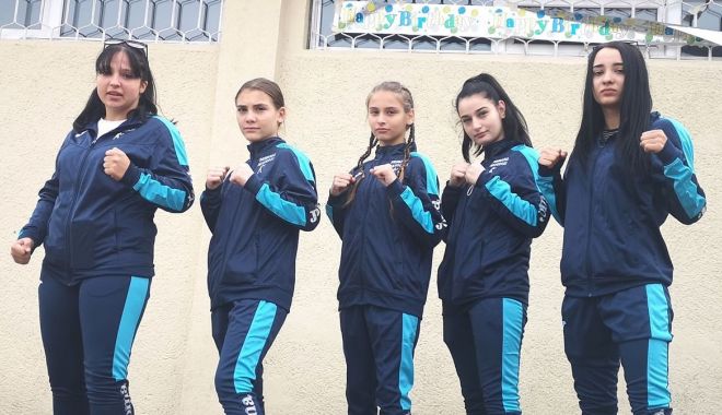În ring! Pugiliste constănţence, la Naţionalele de la Bucureşti - inring2-1604508022.jpg