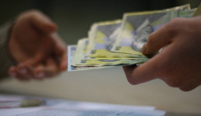 INS. Câți bani au câștigat românii din salarii - ins-1396858998.jpg