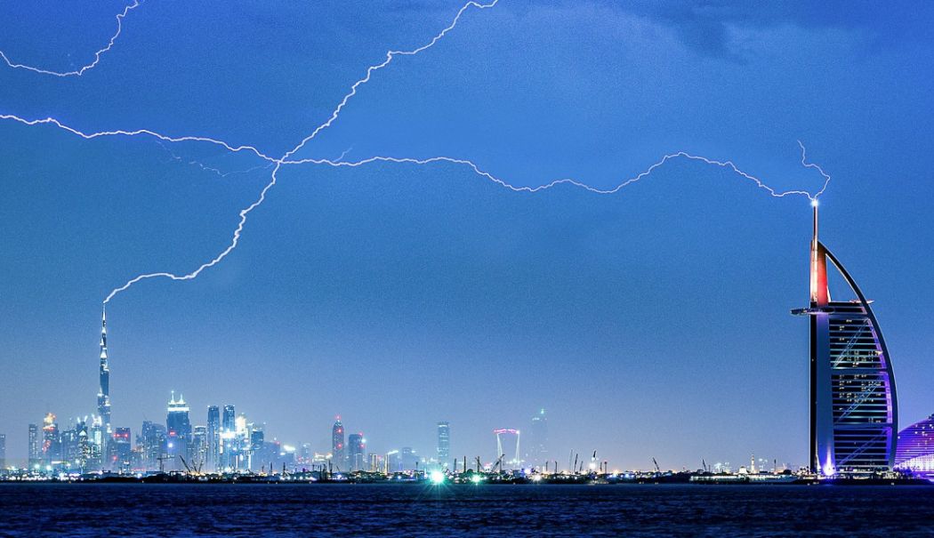 În Dubai a căzut cea mai abundentă ploaie din ultimii 75 de ani. Cum se explică fenomenul - insamantare-a-norilor-dubai-1713456000.jpg