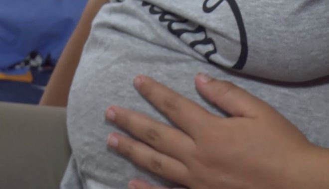 Fată de 10 ani, însărcinată în luna a cincea. Primar: „Mama ne-a spus că s-a jucat cu un băiat. Sarcina decurge normal” - insarcinata-1636388147.jpg