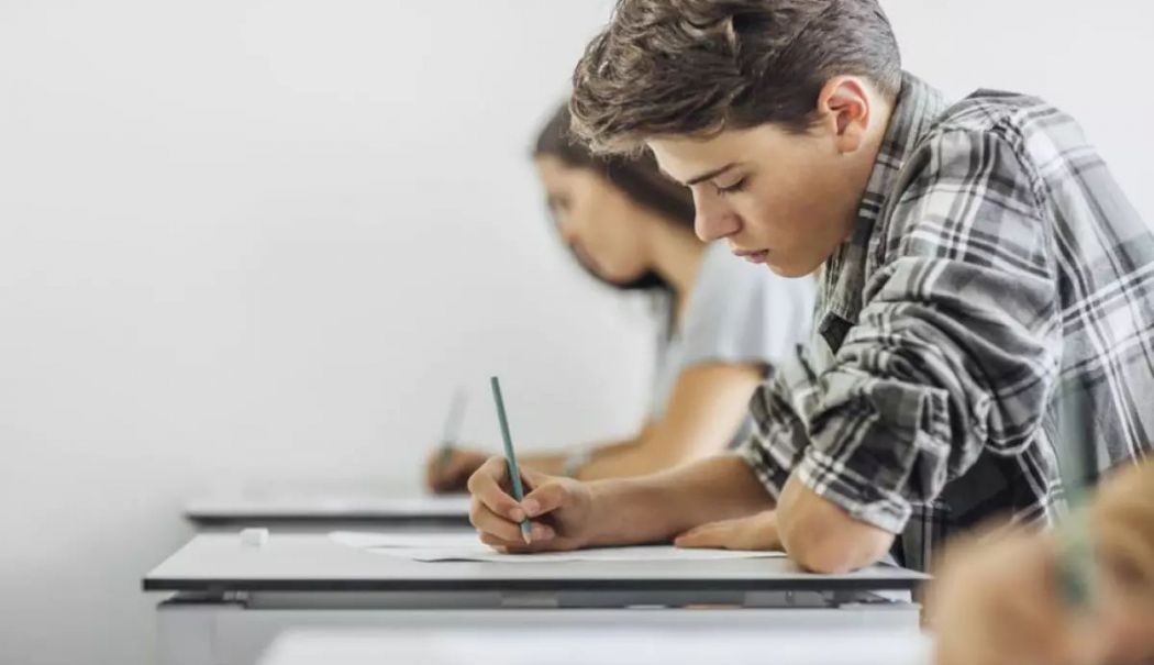 Luni, 3 iunie, încep înscrierile la Bacalaureat 2024. Pentru elevii de clasa a XII-a este ultima săptămână de cursuri