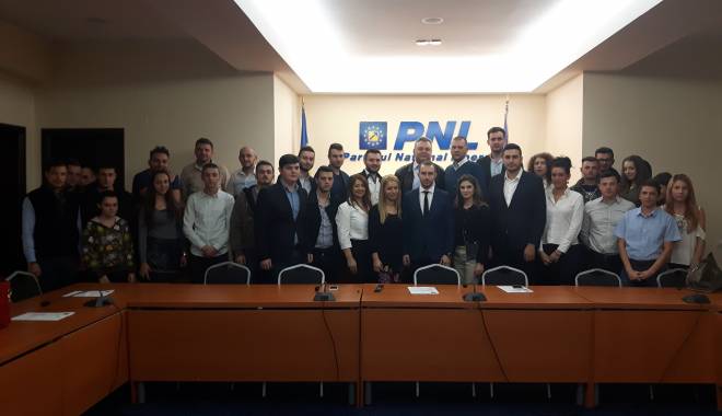 Tinerii din MP Constanța au părăsit partidul și s-au înscris în PNL - inscrieripnl-1446735103.jpg