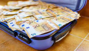 Un tânăr din Satu Mare a înşelat o femeie cu 40.000 de euro - inselat-1669136799.jpg