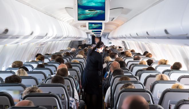 Cel mai enervant lucru pe care îl fac pasagerii în avion, potrivit unui însoţitor de bord