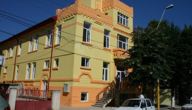 Cine sunt noii inspectori școlari la educație fizică și limba engleză - inspectoratscolargf311341131259-1350597224.jpg