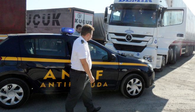 Inspectorii antifraudă au verificat peste 13.800 de autovehicule de marfă - inspectorii-1535468427.jpg