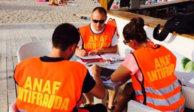 Inspectorii antifraudă din Constanța au împărțit avertismente pe litoral - inspectoriiantifrauda-1493737022.jpg