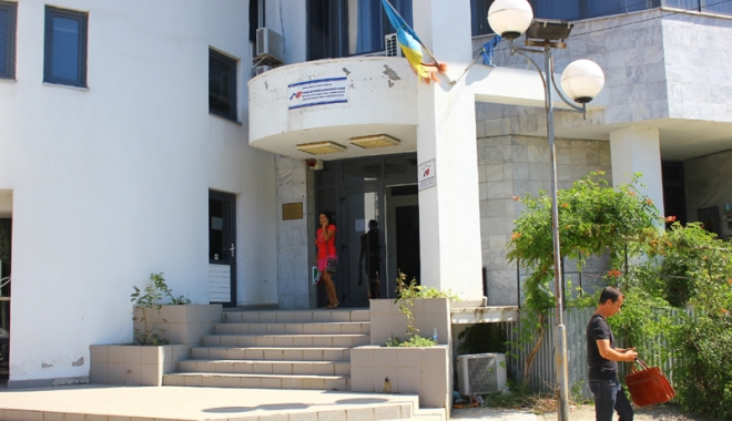 Inspectorii și executorii fiscali se plâng că merg în interes de serviciu cu autobuzele insalubre și supraaglomerate! - inspectoriifiscali-1473347396.jpg