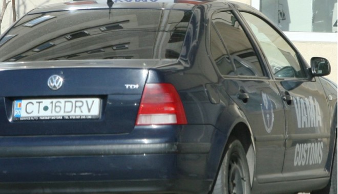 Inspectorii vamali au confiscat fețe de masă de zeci de mii de euro - inspectoriivamaliaudatlovitura-1395763172.jpg