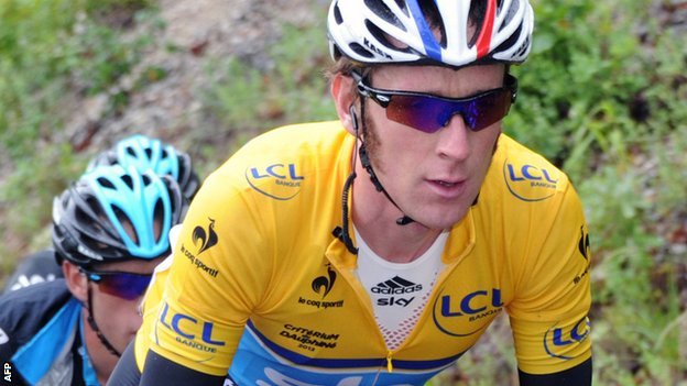 Câștigătorul Turului Franței la Ciclism, Bradley Wiggins, a fost lovit de o mașină în timp ce se antrena! - inspirelsbradleywigginstourdefra-1352396949.jpg