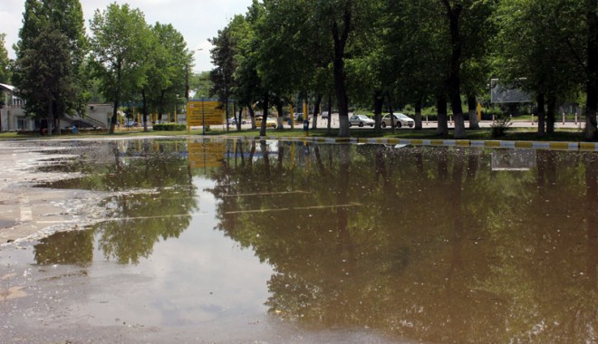 Cu ce-i întâmpină Mamaia pe turiști - instaneulzileimamaia3-1337617875.jpg