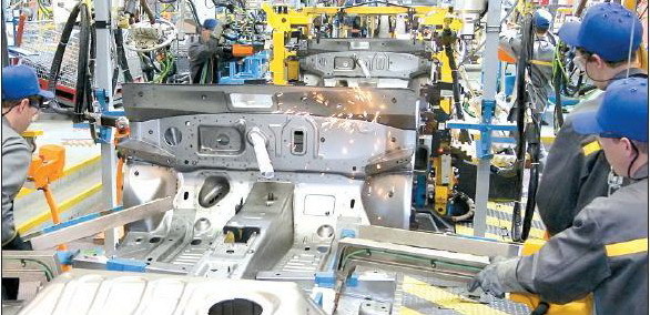 Inteligența artificială, preferată de unele industrii. Ce domenii vor avea concedieri masive în 2025