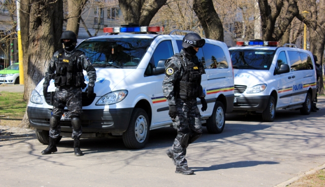 Comisarul de la Operațiuni Speciale, acuzat  că dădea informații interlopilor, lucrează  în continuare în Poliție - interlopi-1466429441.jpg