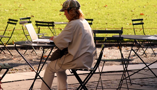 Locuitorii din Cernavodă au Internet wireless gratuit în centrul orașului - internet-1377011533.jpg