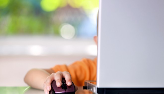 Cum ferim copiii  de capcanele internetului - internetulsicopiii-1360940788.jpg