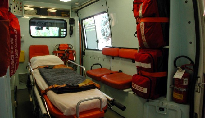 Accident cu un microbuz care transporta români, în Italia: Un om a murit și doi sunt răniți - internoambulanzabig-1394111491.jpg