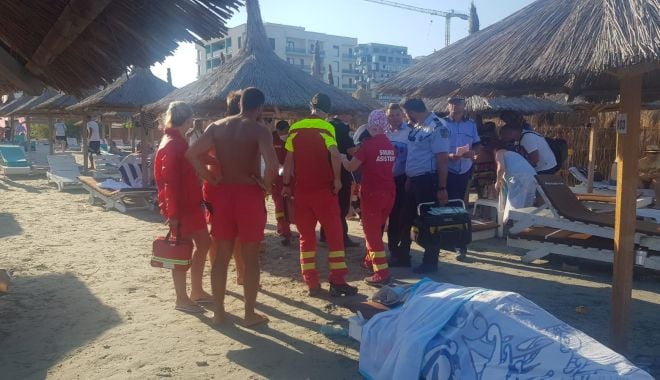 Intervenţie pe plaja din Mamaia Nord. Un bărbat a fost scos din apă şi este resuscitat - interventie-1626601354.jpg