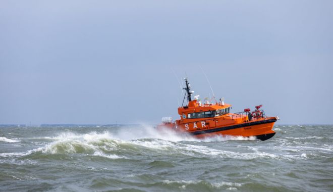 INTERVENŢIE SALVATOARE PE MARE, LA CONSTANŢA! Barcă în derivă, după ce motorul s-a defectat - interventie-1688714981.jpg
