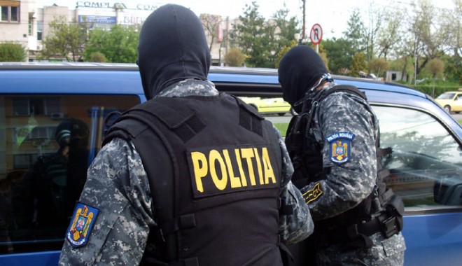 Intervenție cu mascați pentru prinderea unui șofer băut care nu a vrut să oprească - interventiemascati-1398191524.jpg