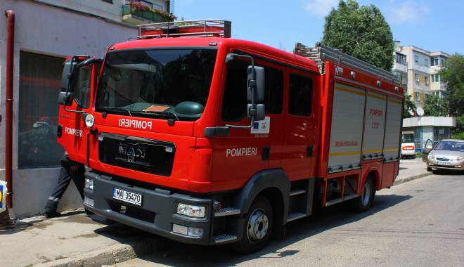 UPDATE. POMPIERII ÎN ALERTĂ! S-a PRĂBUȘIT tavanul peste o persoană - interventiepompierismurdstradatu-1440749264.jpg