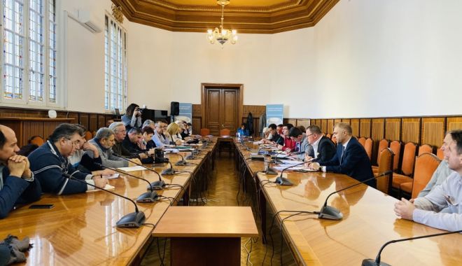 Întâlnire de lucru între producătorii agricoli și apicultori - intlniredelucruproducatoriiagric-1575833300.jpg