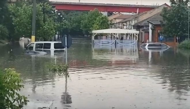 VIDEO / Inundații puternice în Cernavodă. Intervin mai multe echipaje de pompieri - inundatie-1560956603.jpg