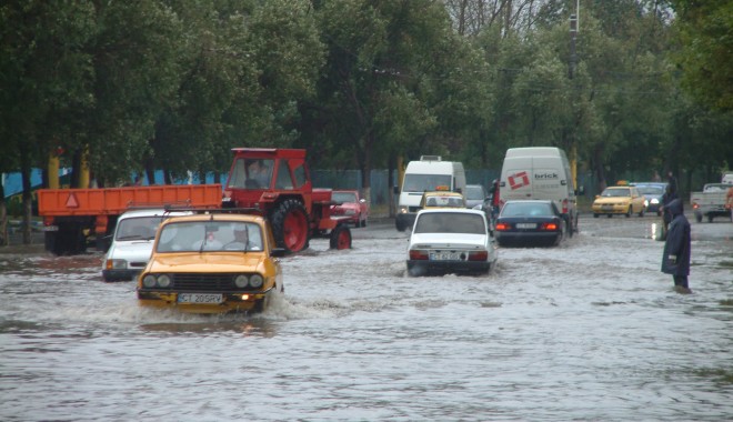 COD PORTOCALIU / S-a rupt cerul în județul Constanța. Zeci de case inundate, drumuri distruse - inundatiegf72-1403247634.jpg