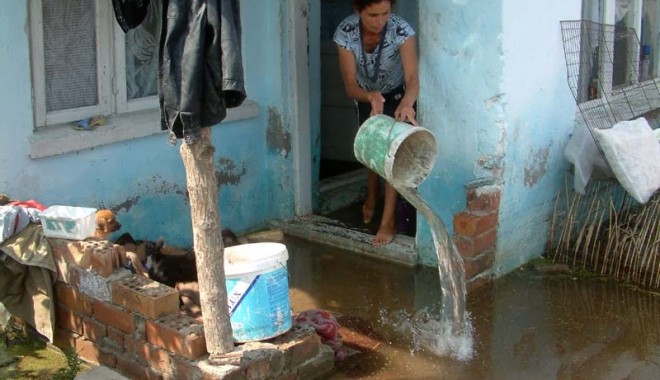 Cum vor autoritățile locale să reducă riscul de inundații - inundatietuzla11-1359567257.jpg