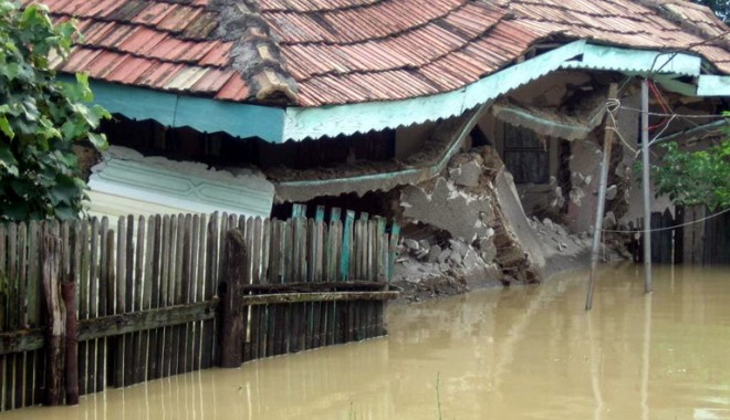 Constănțeni, vin amenzile pentru neasigurarea locuințelor! - inundatii-1327942837.jpg