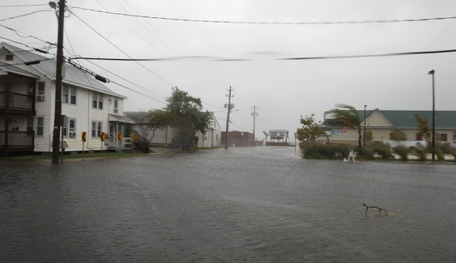 Cel puțin 67 de morți în inundațiile masive din sudul Rusiei - inundatii-1341664529.jpg