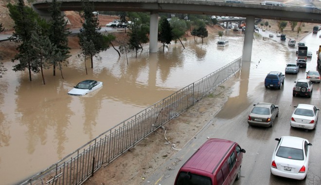 Inundații în Balcani: SUA trimit zeci de tone de ajutoare - inundatii-1400575652.jpg
