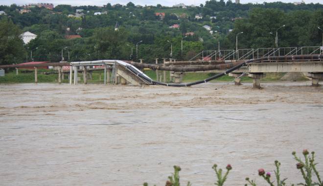 COD ROȘU de inundații pentru râul Jiu - inundatii-1418196750.jpg