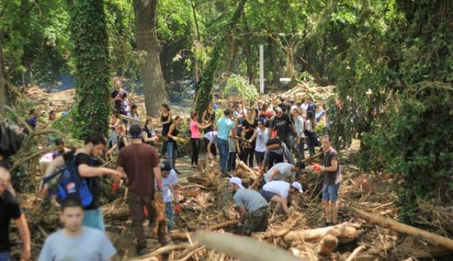 Georgia: Cel puțin 18 morți în urma inundațiilor de duminică - inundatii-1434465876.jpg