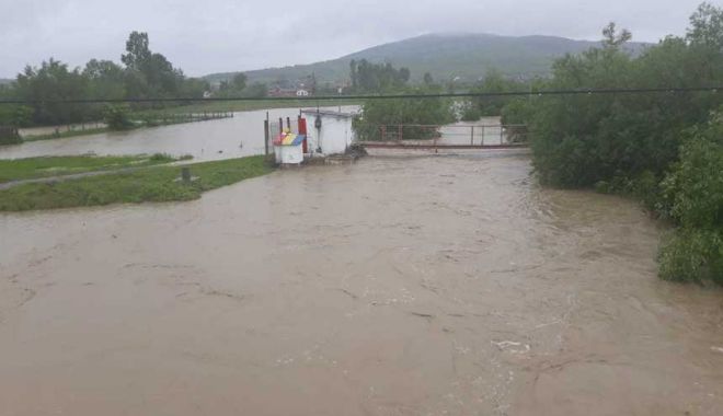COD PORTOCALIU de inundații pe râuri din Constanța - inundatii-1562183535.jpg