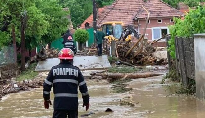 Ploile și apele ieșite din matcă au provocat inundații în întreaga țară - inundatii-1592461491.jpg
