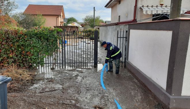 Inundaţii în judeţul Constanţa. Intervin pompierii - inundatii-1603785263.jpg