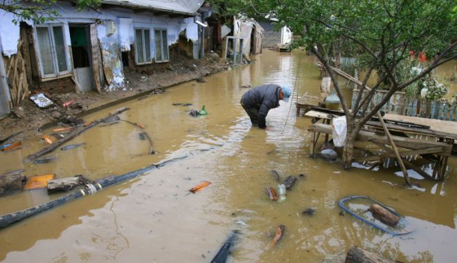 Cod galben de inundații în patru județe - inundatii-1625920269.jpg