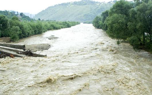 Cod galben de inundaţii pe râuri din patru judeţe, până joi la prânz - inundatii-1735122518.jpg