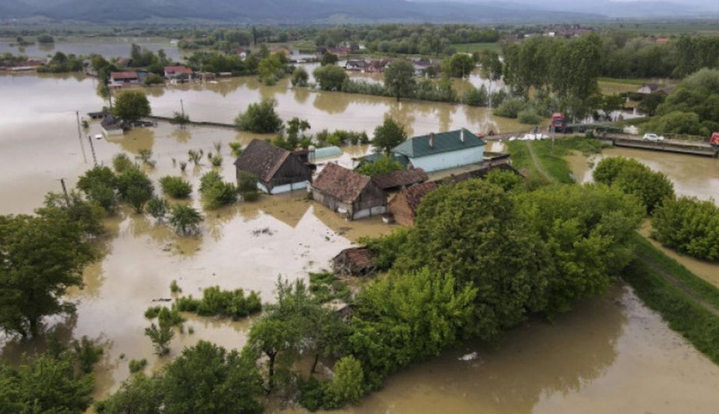 Problemele de la Salina Praid lasă fără apă potabilă mai multe localități din Mureș - inundatii-1748931833.jpg