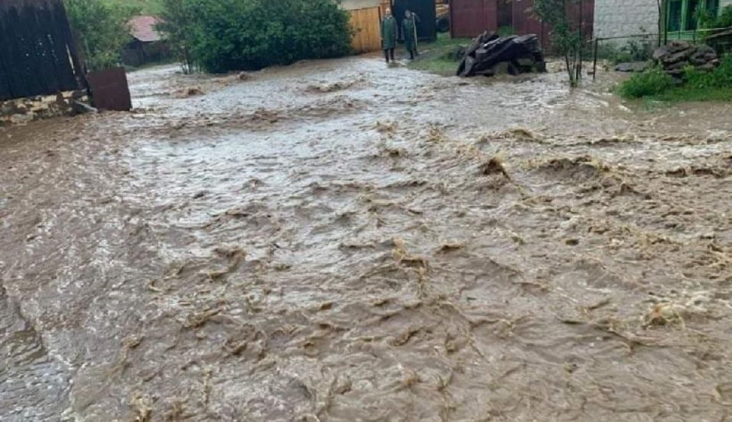 Cod roşu de inundaţii pe râurile din Dobrogea. Hidrologii anunţă risc de viituri în Constanţa şi Tulcea - inundatii-1759831158.jpg