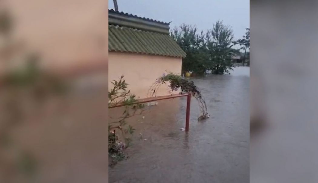 Locuitorii din Comana și 23 August, afectați de inundații, sprijin de la Guvern - inundatii-comana-1728408523.jpg
