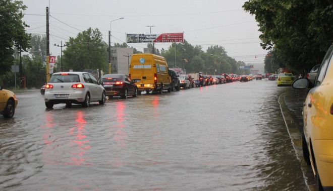 COD GALBEN ÎN CONSTANȚA.  RAJA: Aproape 30 de solicitări din cauza ploilor din ultimele ore - inundatii21369392630-1444651652.jpg